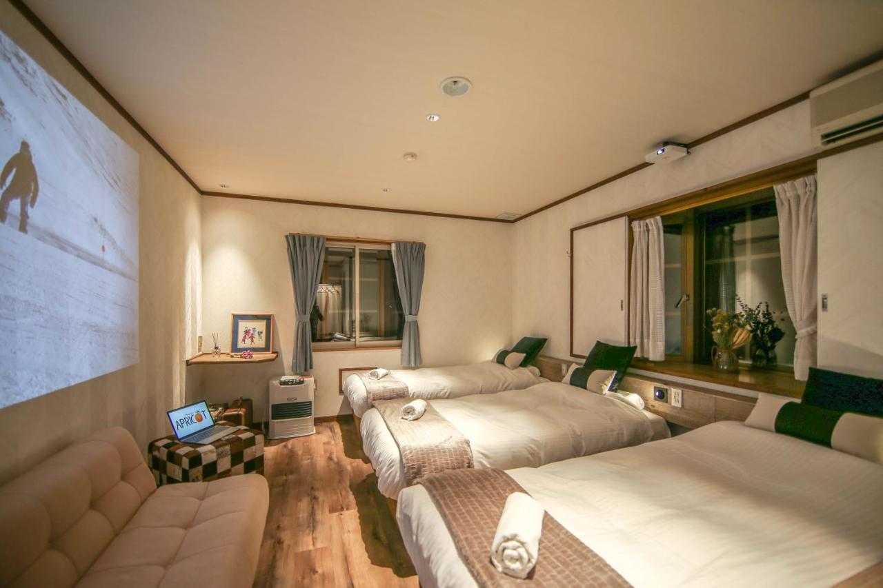 Apricot Pension Hakuba Buitenkant foto