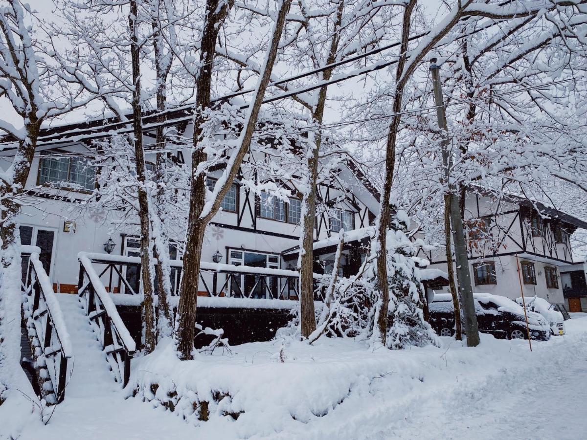 Apricot Pension Hakuba Buitenkant foto