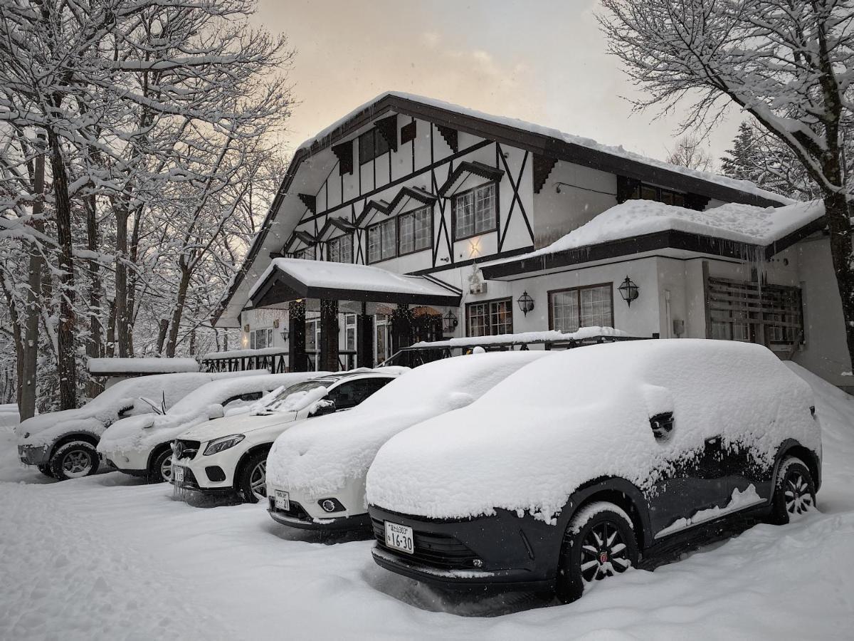 Apricot Pension Hakuba Buitenkant foto